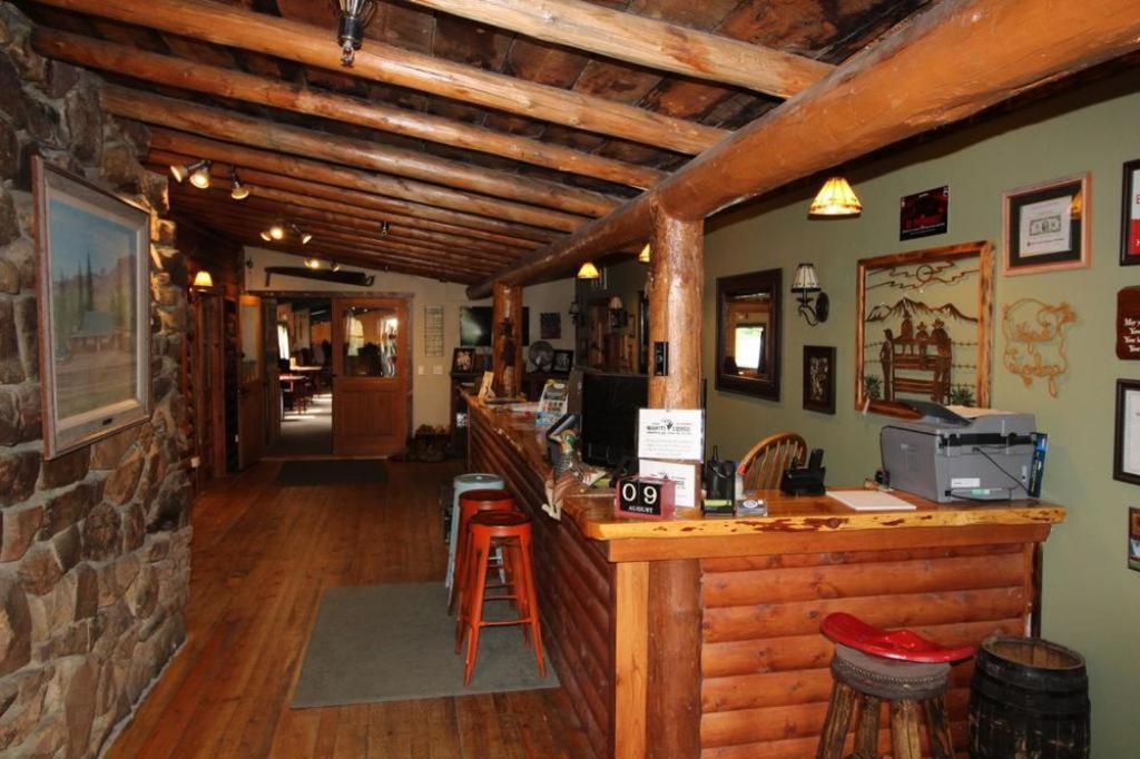 Wapiti Lodge