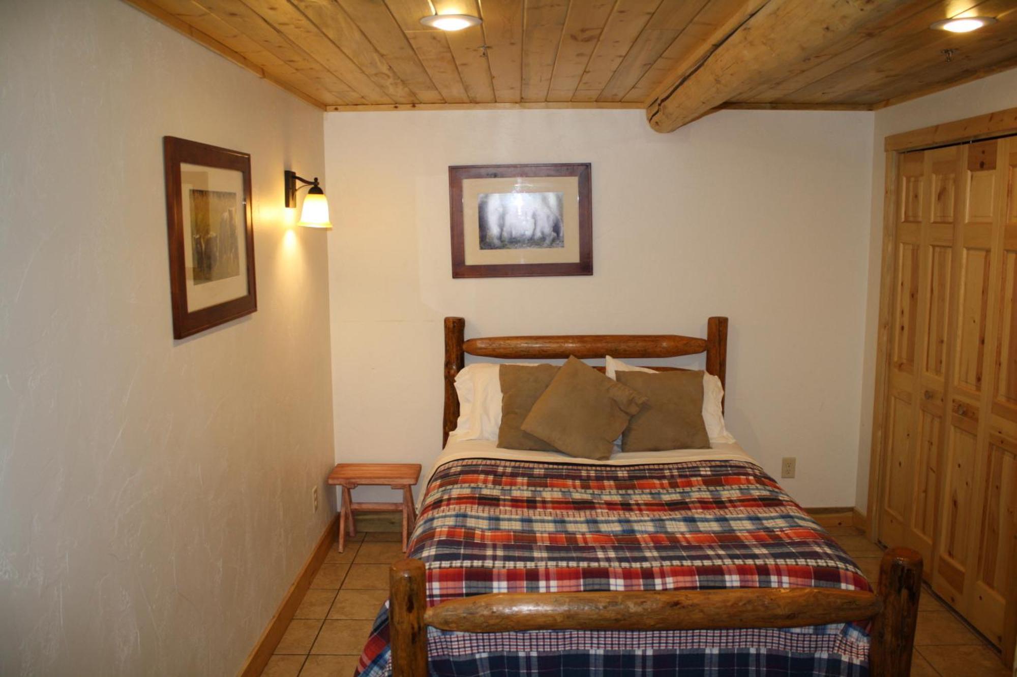 Wapiti Lodge